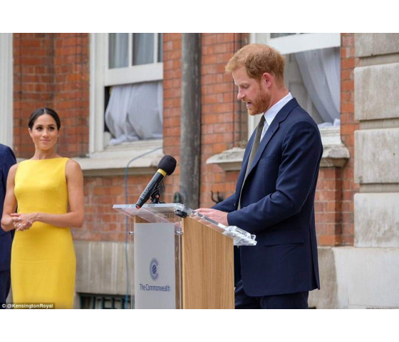 Acrylic-wood lectern Esmeralda – oak-coloured 