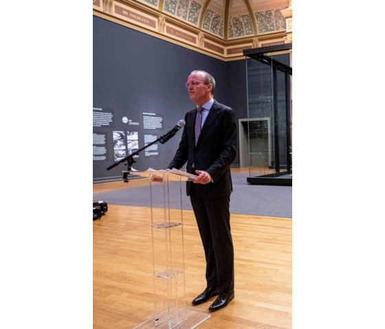 Plastik talerstol Crystal